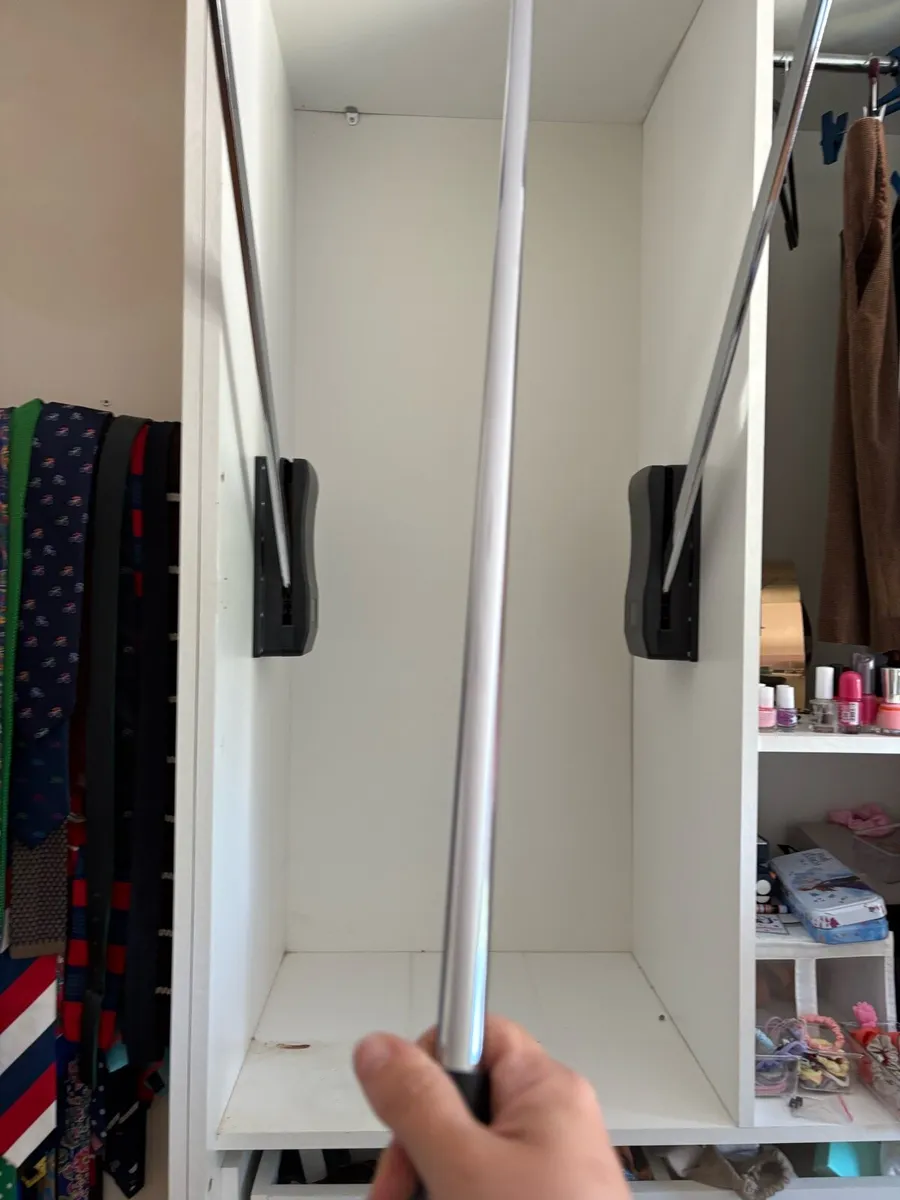 Collapsable clothes rail, in pristine condition - Image 2