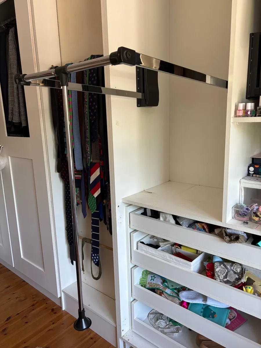 Collapsable clothes rail, in pristine condition - Image 3