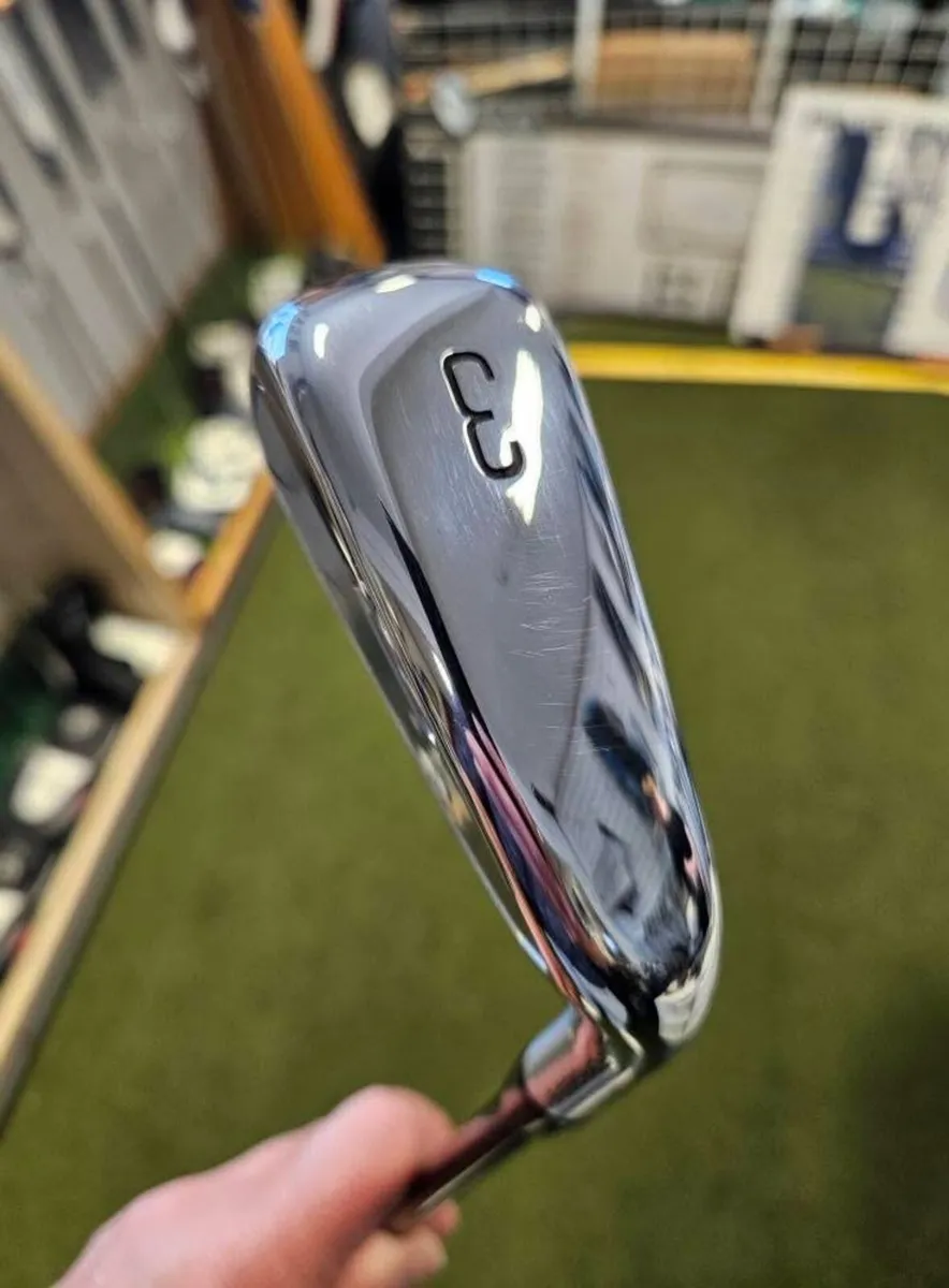 Like New Titleist U505 Gen 3 Forged 3 Iron - Image 3