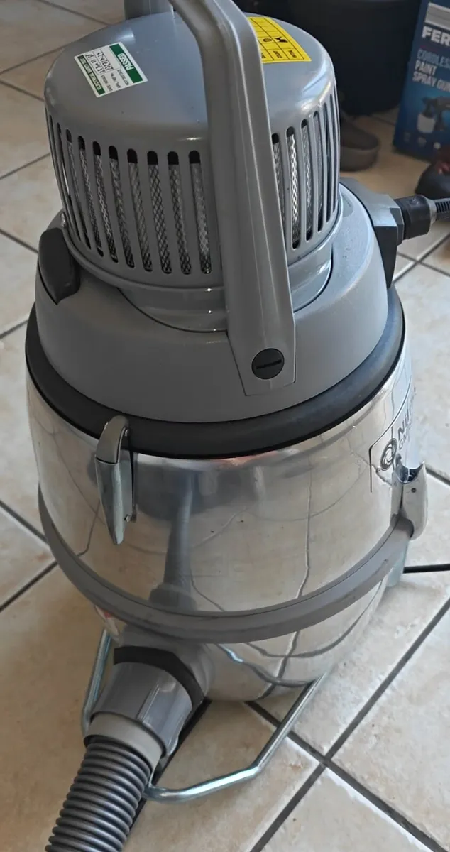 Nilfisk Cleanroom Vacuum Cleaner - Image 2
