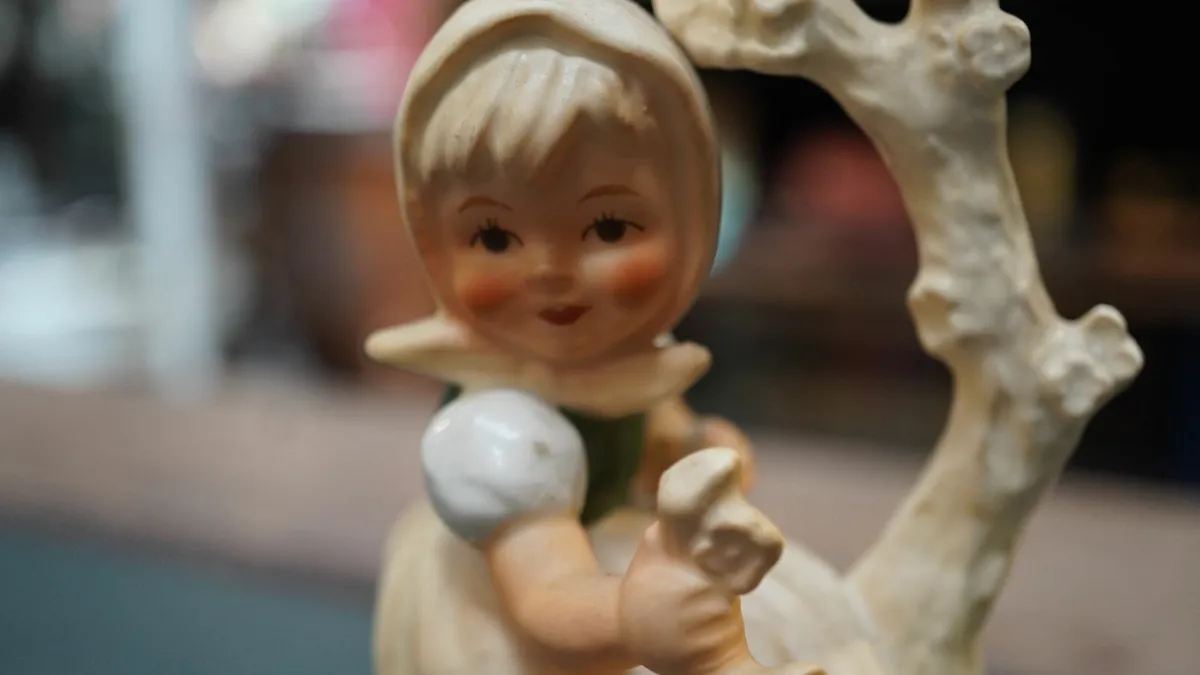Goebel Hummel Figurine - Apple Tree Girl - Image 4