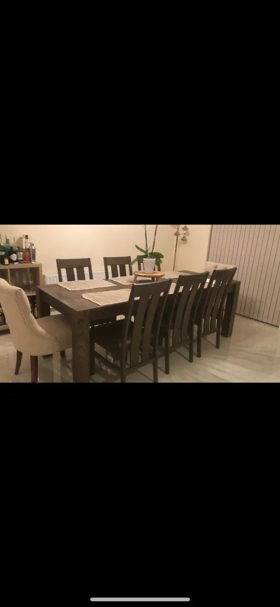Dining table and chairs - Image 1