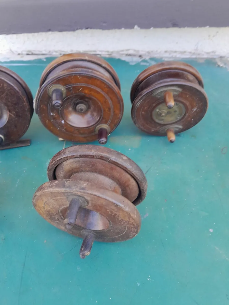 Six wooden  fishing reels - Image 4