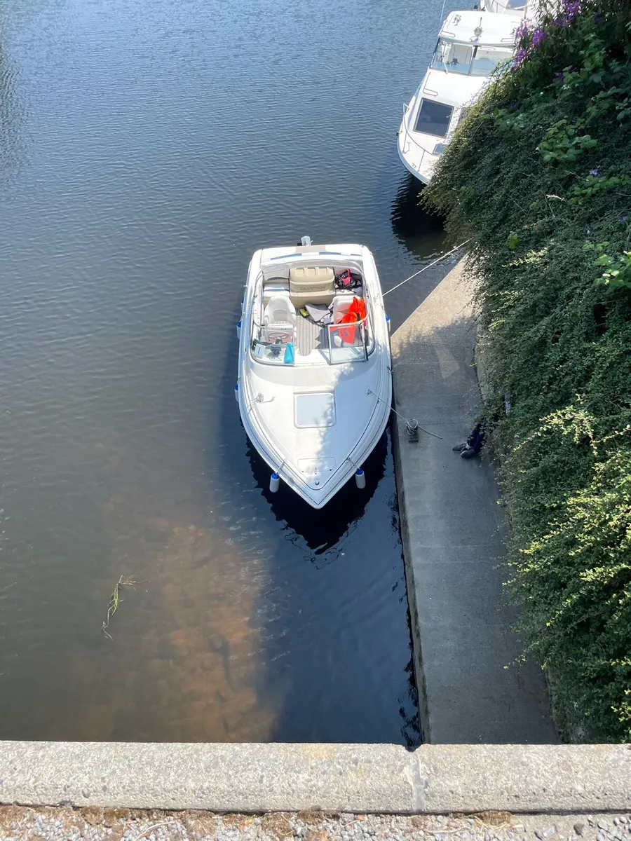 Glastron 2005 motor boat - Image 2