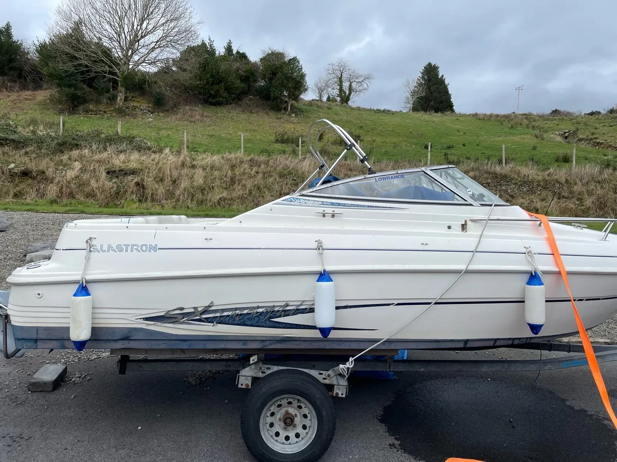 Glastron 2005 motor boat - Image 4