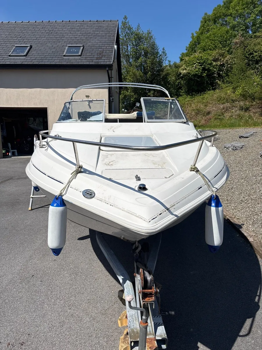 Glastron 2005 motor boat - Image 1