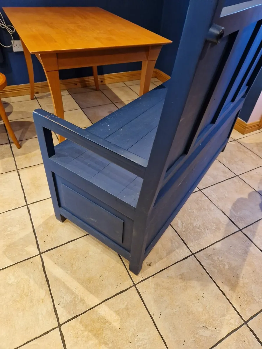 Wooden bench - Image 4
