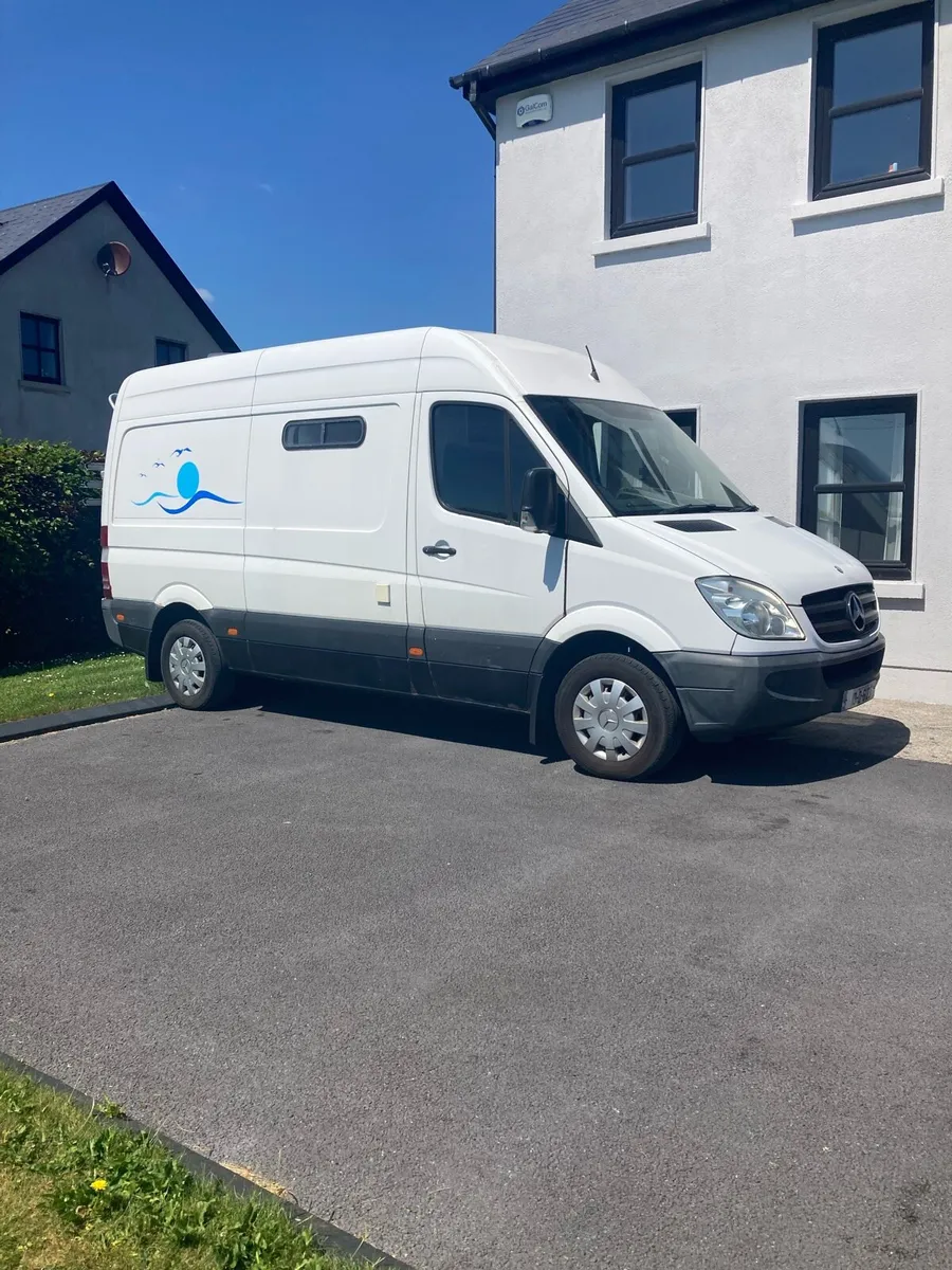 Camper van - Image 1