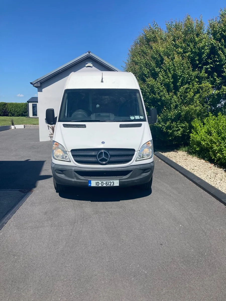 Camper van - Image 2