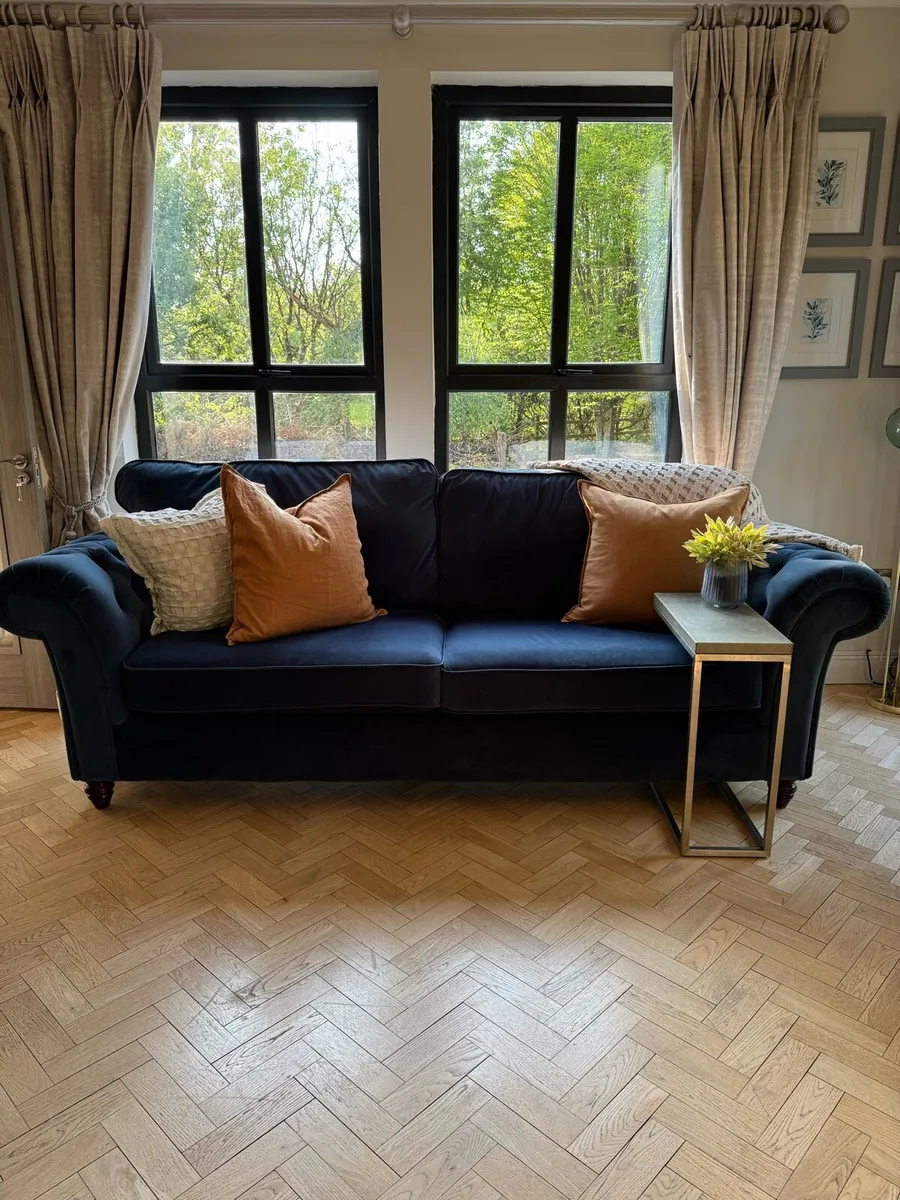4 seater couch - Image 1