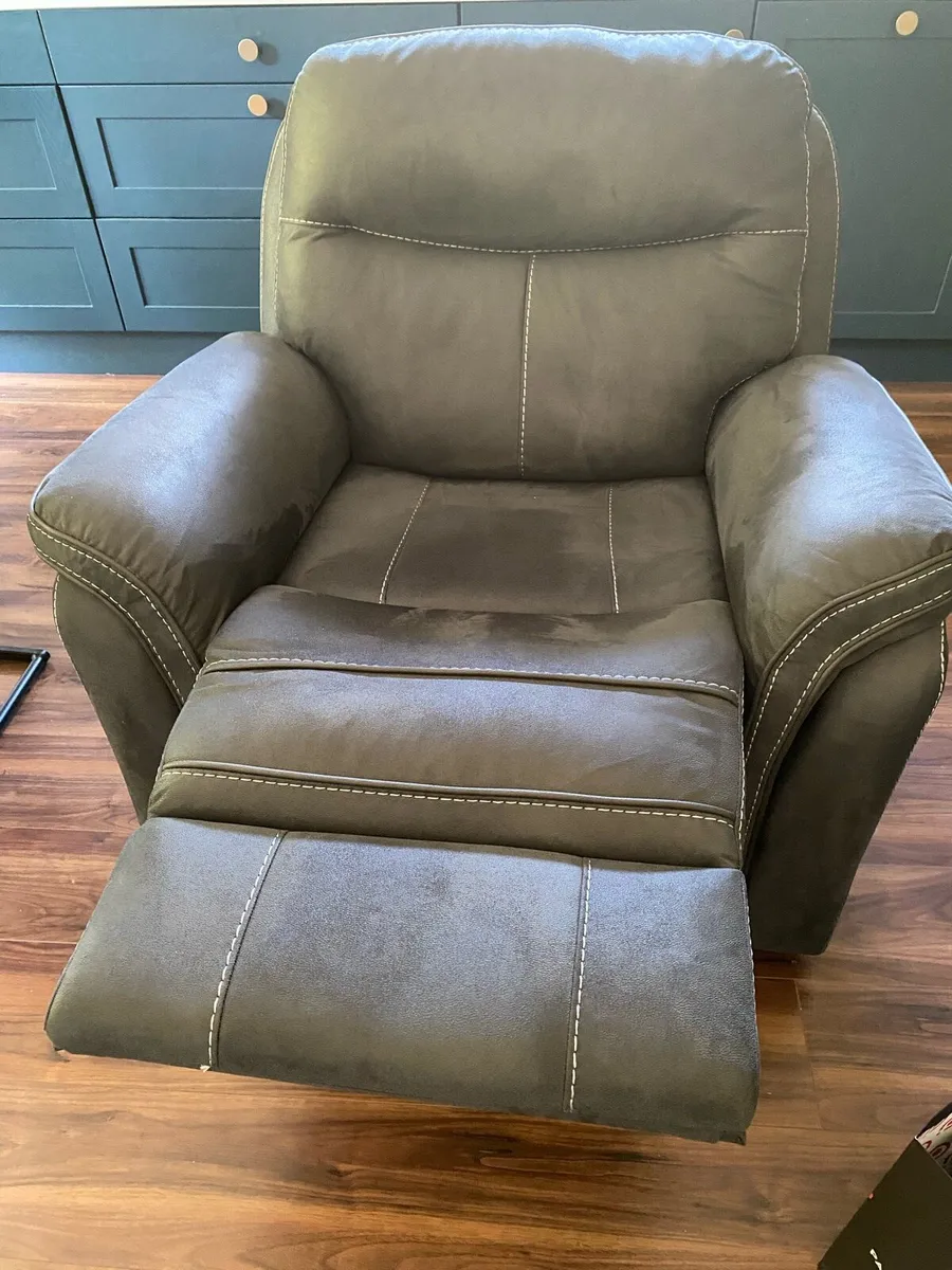 Manual reclining armchair - Image 2