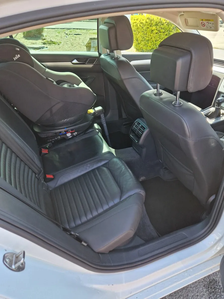 Volkswagen Passat SE Business edition - Image 3