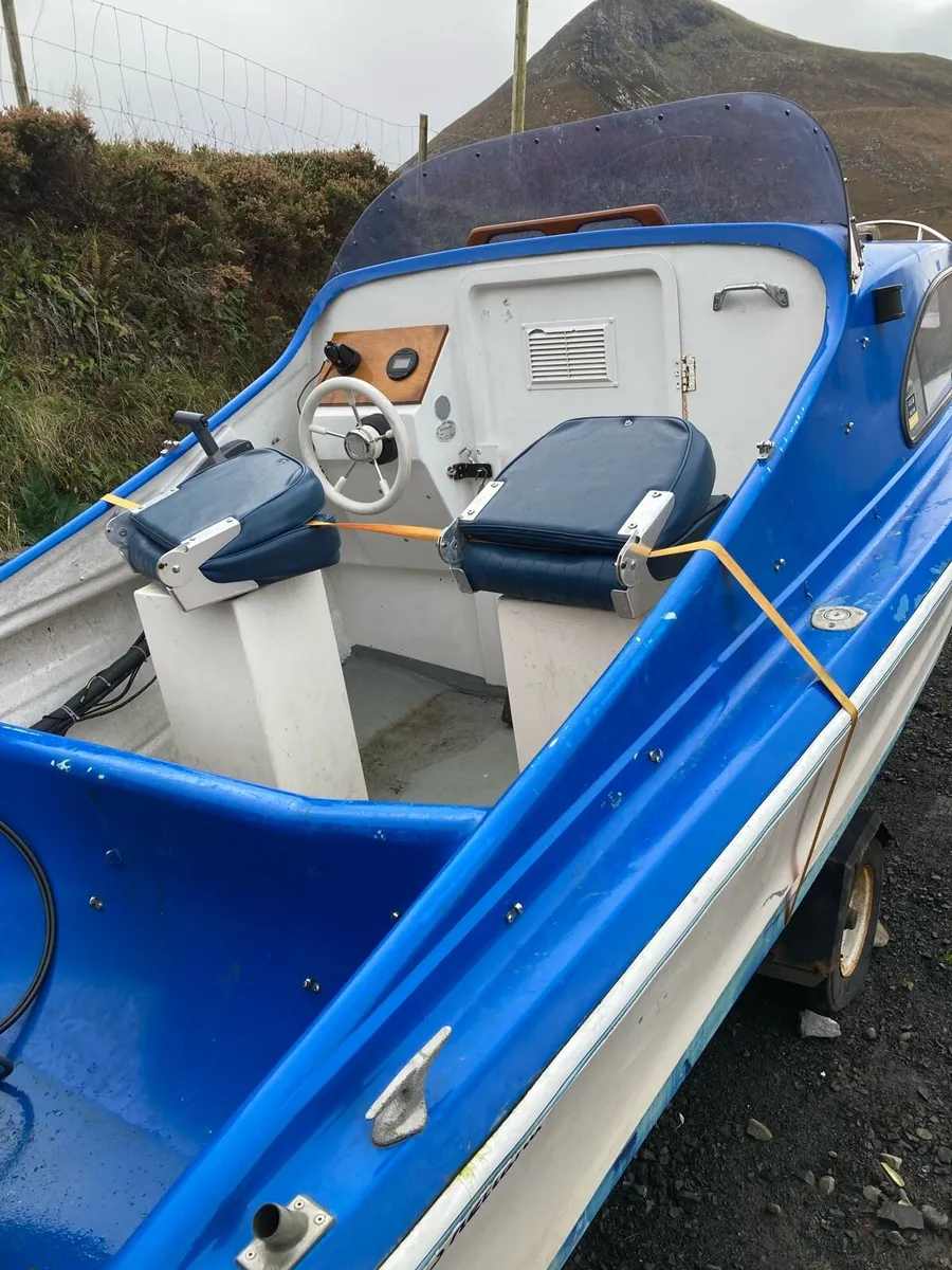 Fishing boat. - Image 2