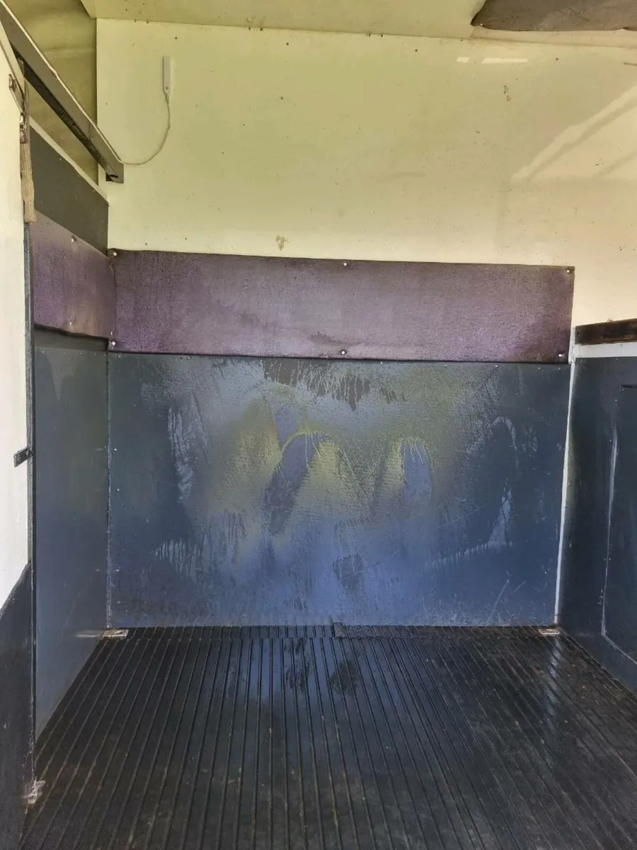 3.5t Horse Box - Image 3