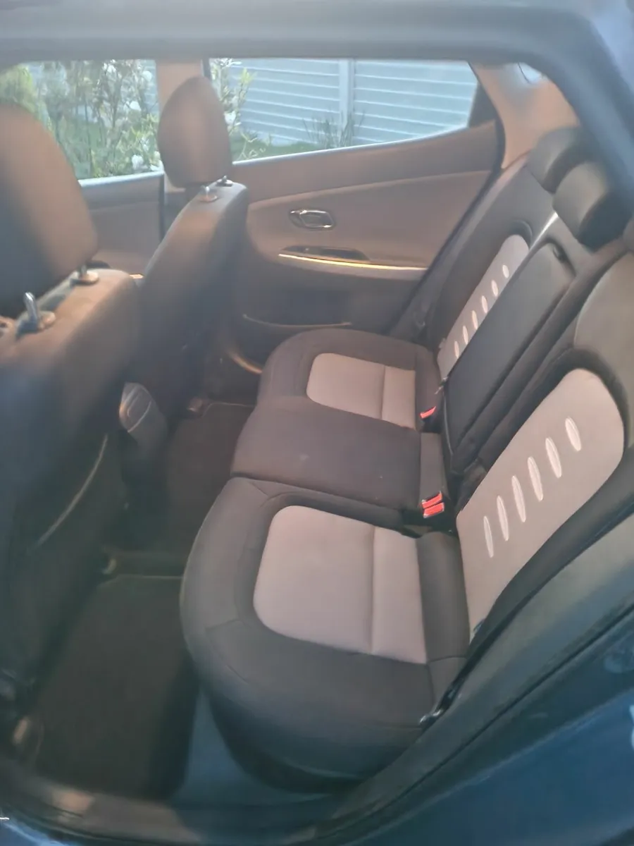 Kia Ceed 2012 - Image 2