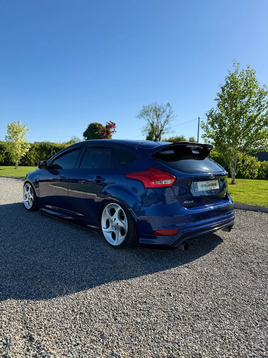 2017 ford focus ST Line - Image 2