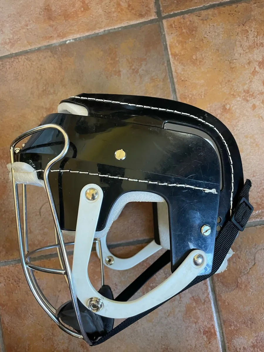 Gola Hurling Helmet - Image 2