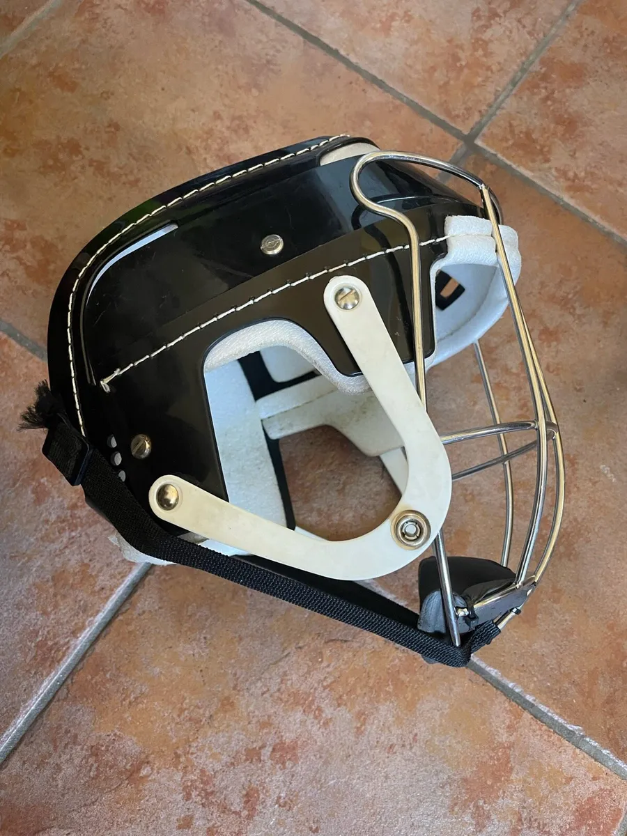Gola Hurling Helmet - Image 4