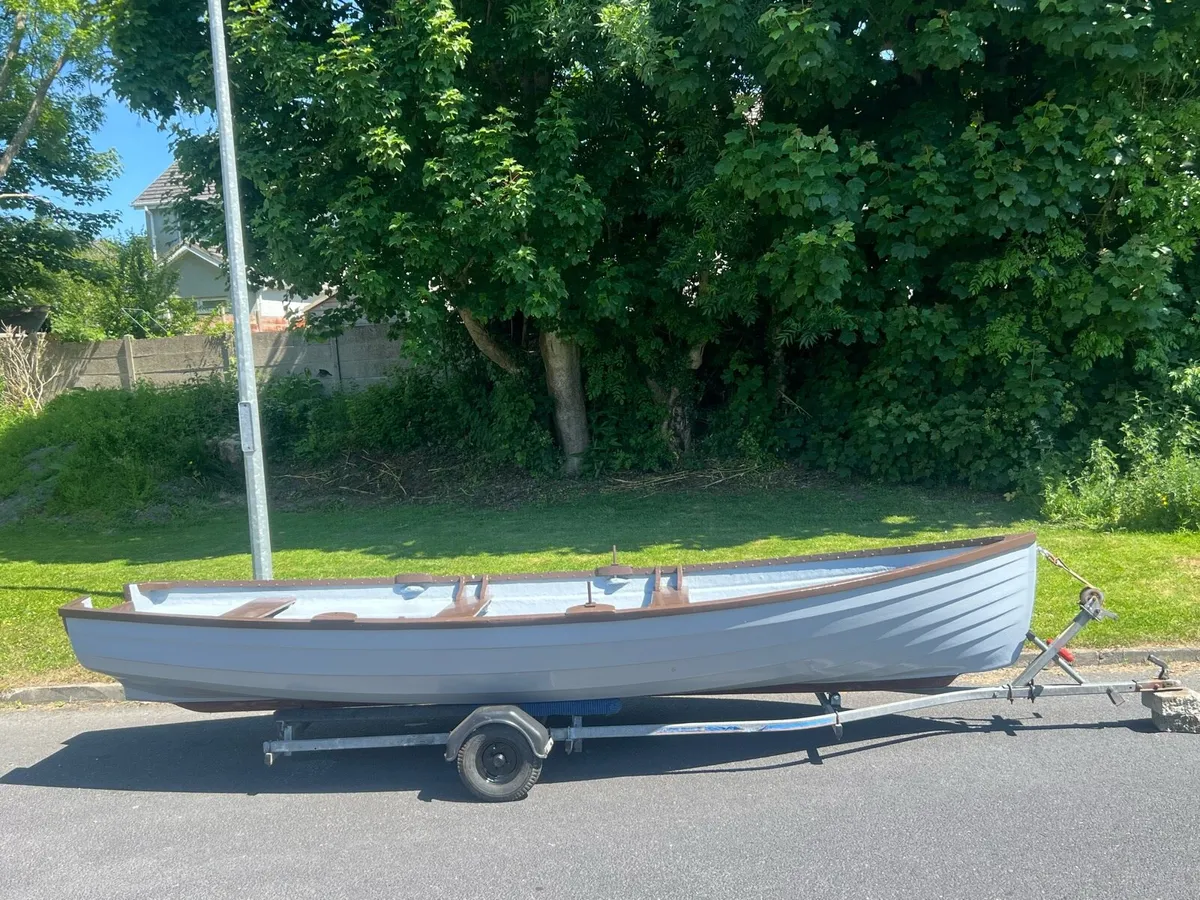 17ft mayfly with engine, oars and trailer - Image 3