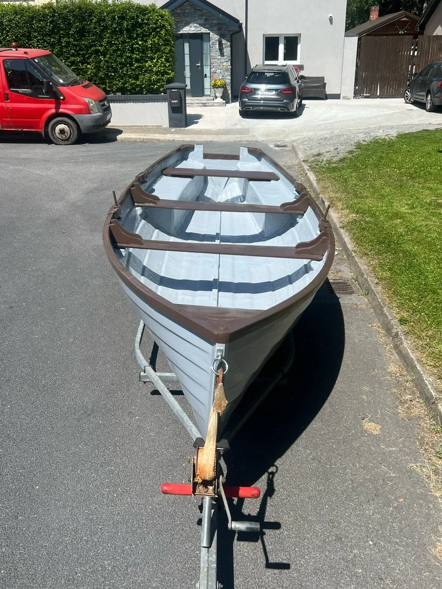 17ft mayfly with engine, oars and trailer - Image 1