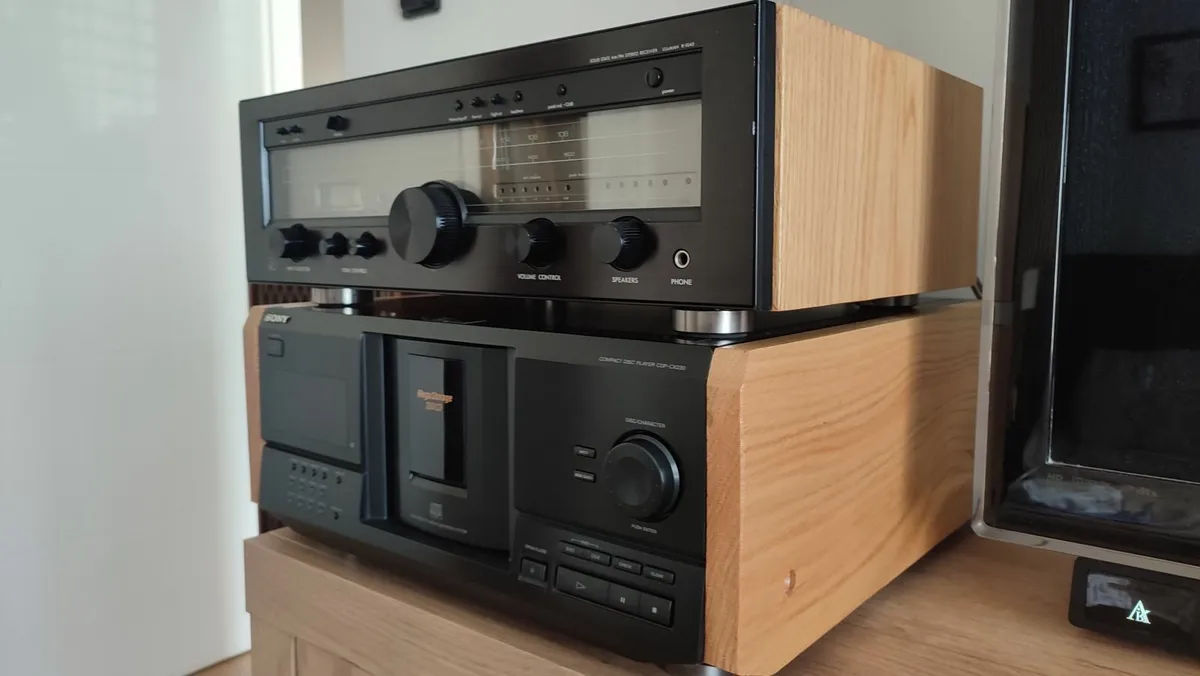 Sony CDP-CX230, 200 CD changer. Like new. Remote. - Image 2