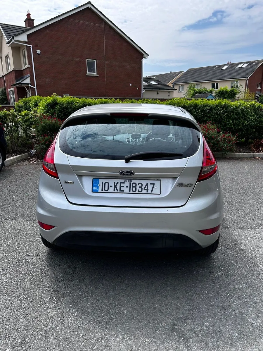 Ford Fiesta 2010 - Image 2