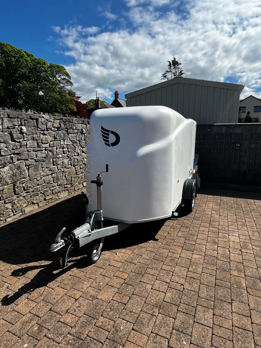 Trailer - Image 1