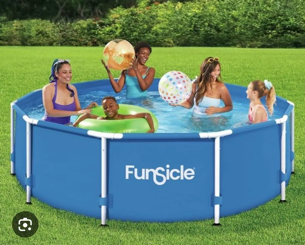 Garden pool - Image 2