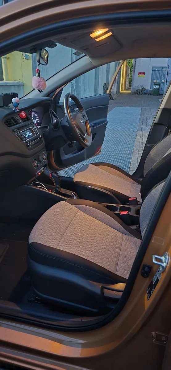 Hyundai i20 2015 Automatic & low mileage - Image 4