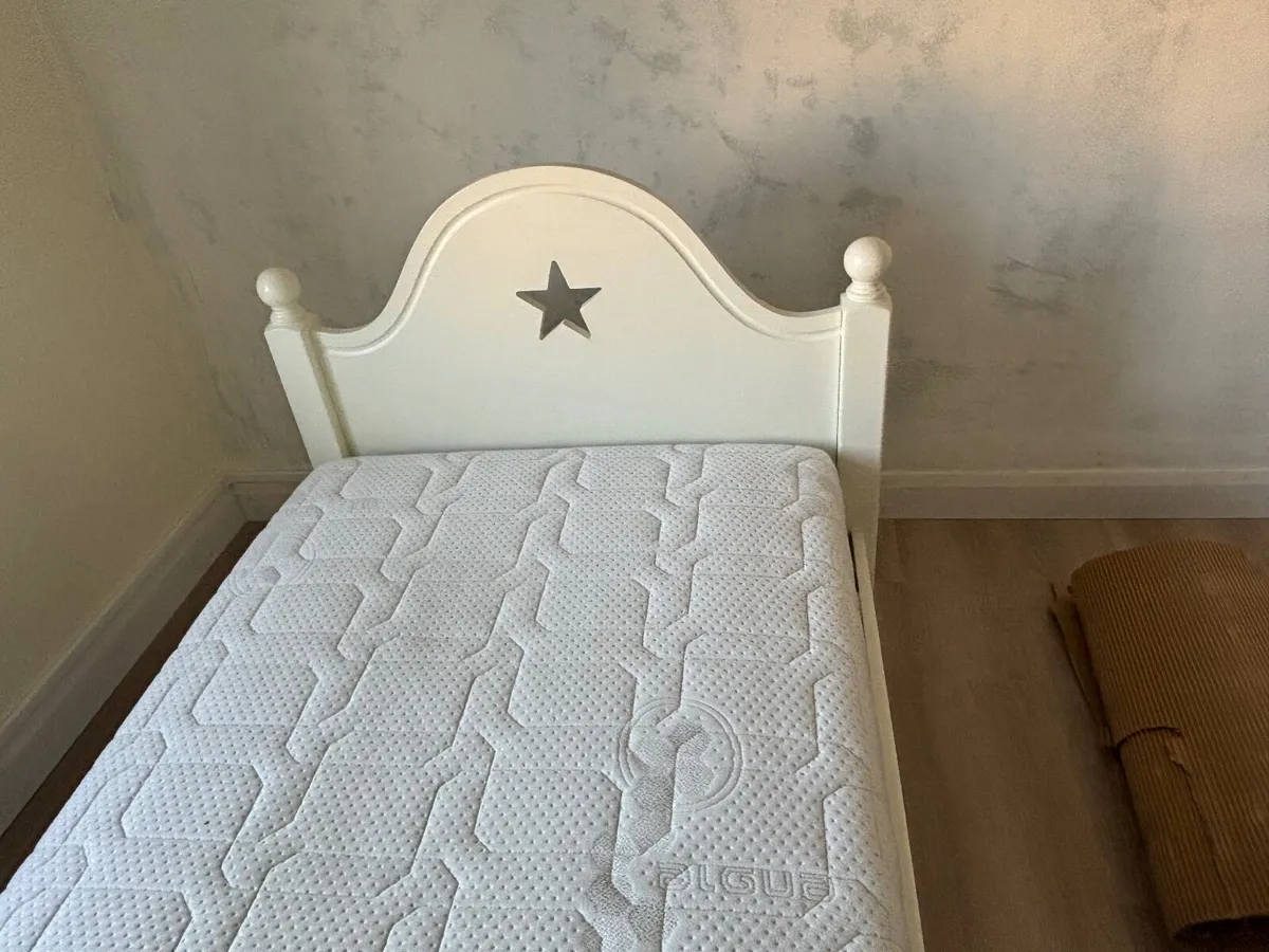 Single bed with mattress - Image 2