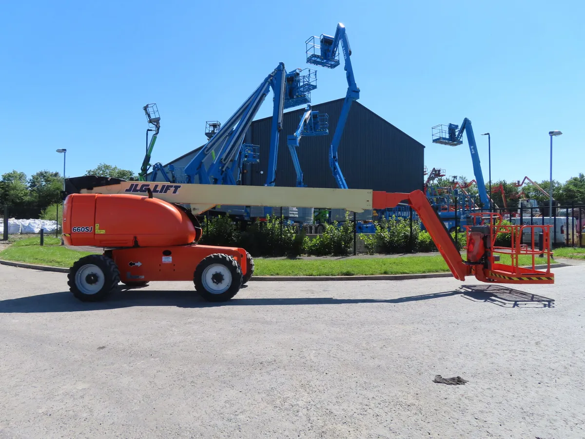 JLG 660 SJ Boom Lift Access Platform 2016 - Image 1