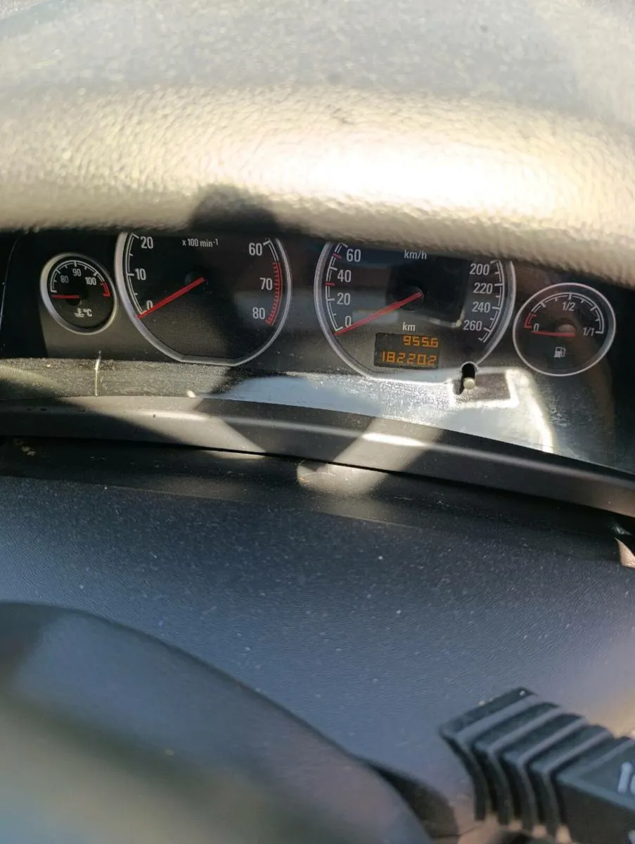 Opel Vectra 2009 - Image 1