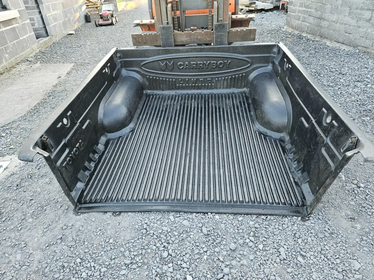 Toyota Hilux short tub liner - Image 1