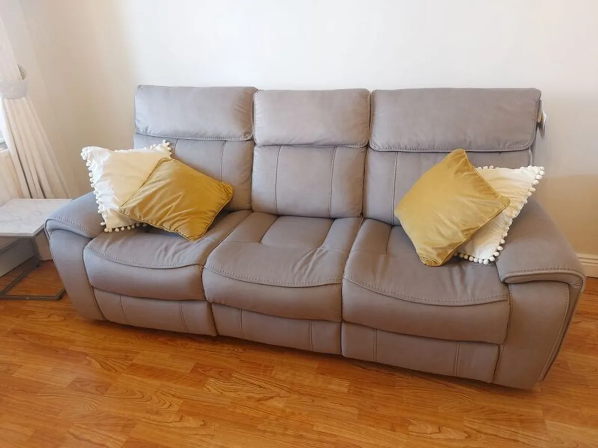 NEW electric reclining couch - Image 2