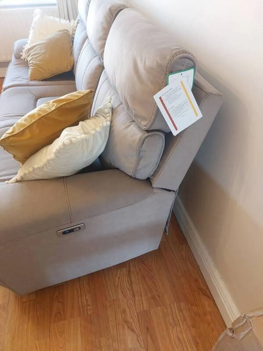NEW electric reclining couch - Image 3