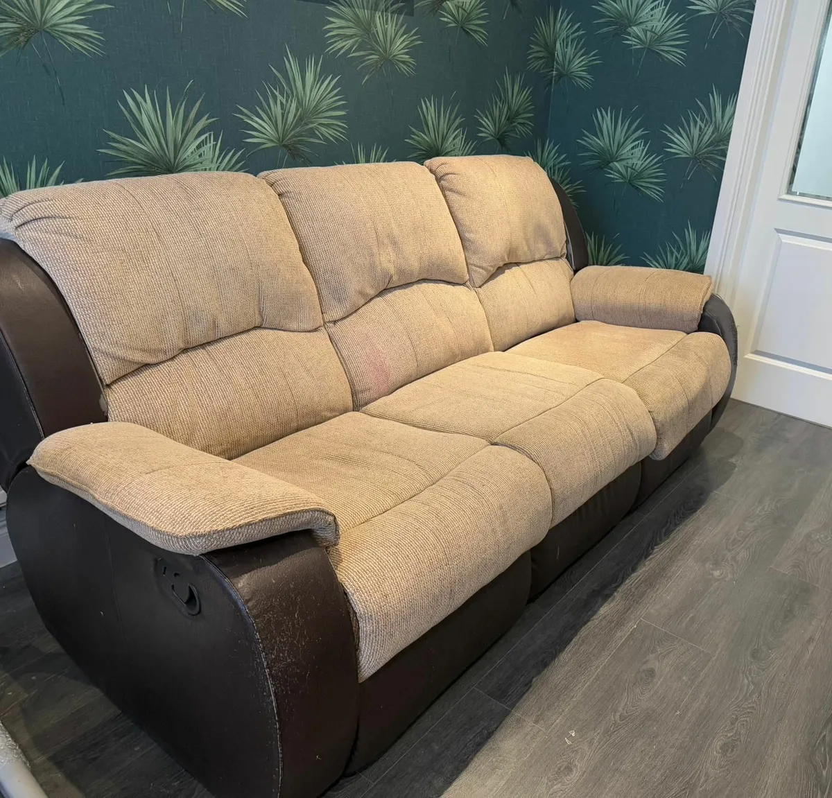 Sofa/Couch - Image 1