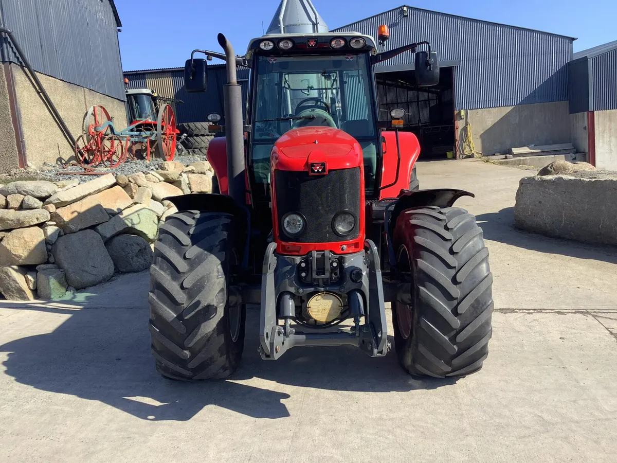 2011 MF 6480 - Image 2