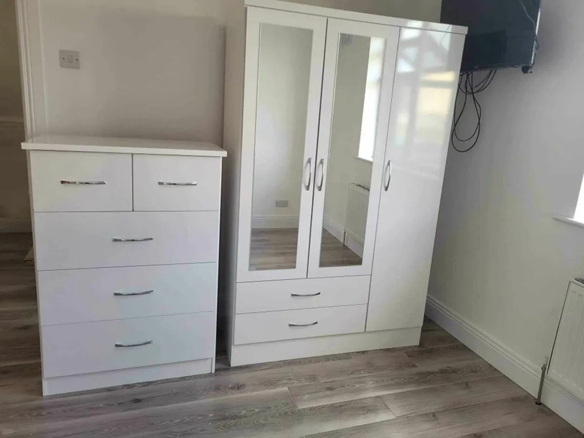BEDROOM FURNITURE - Image 4