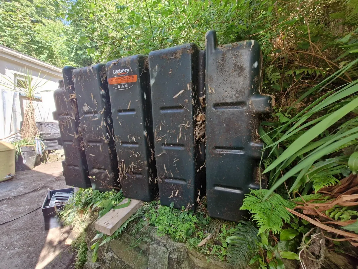 Oil storage tank - Image 1