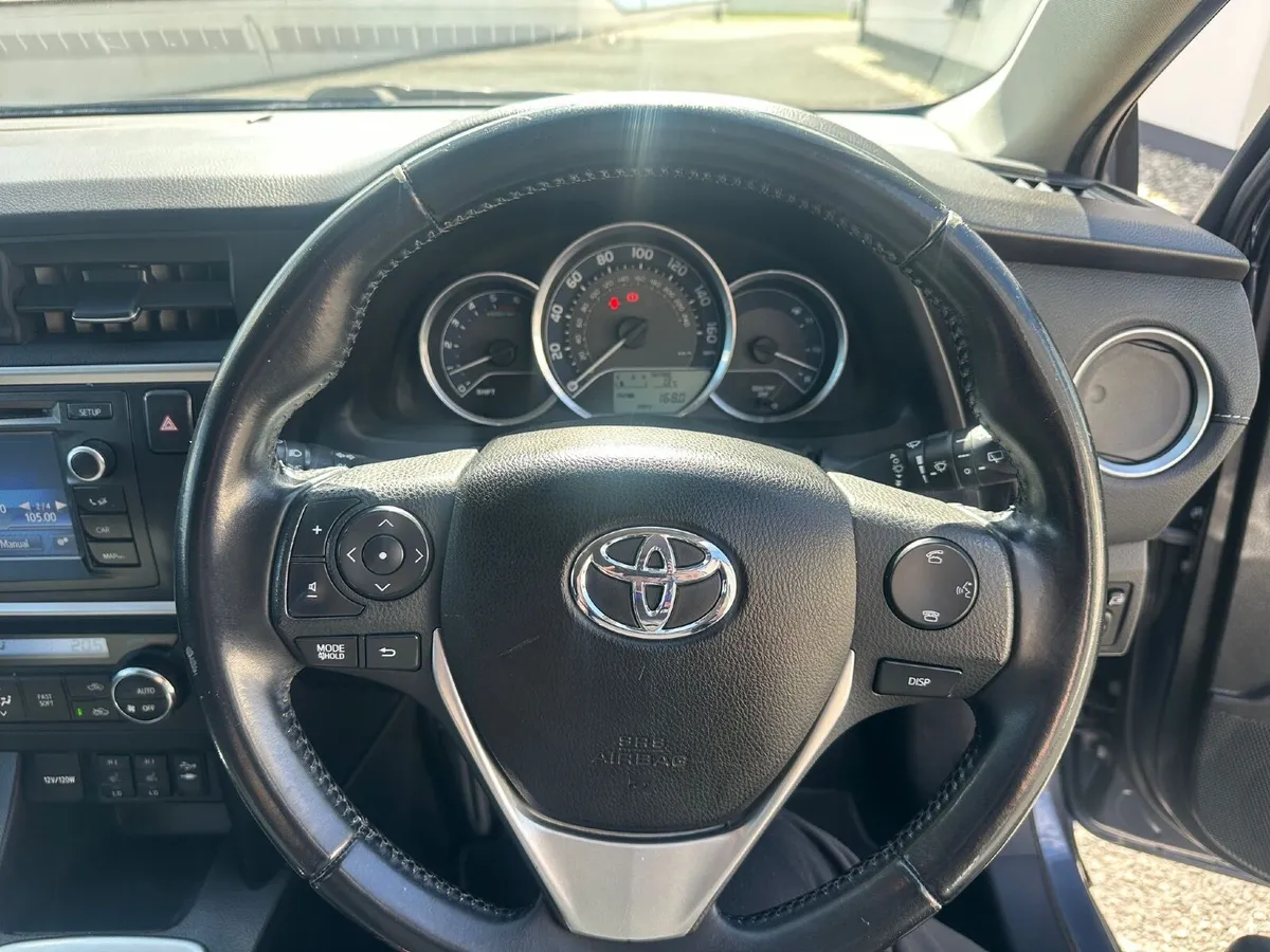 Toyota Auris 2014 - Image 3