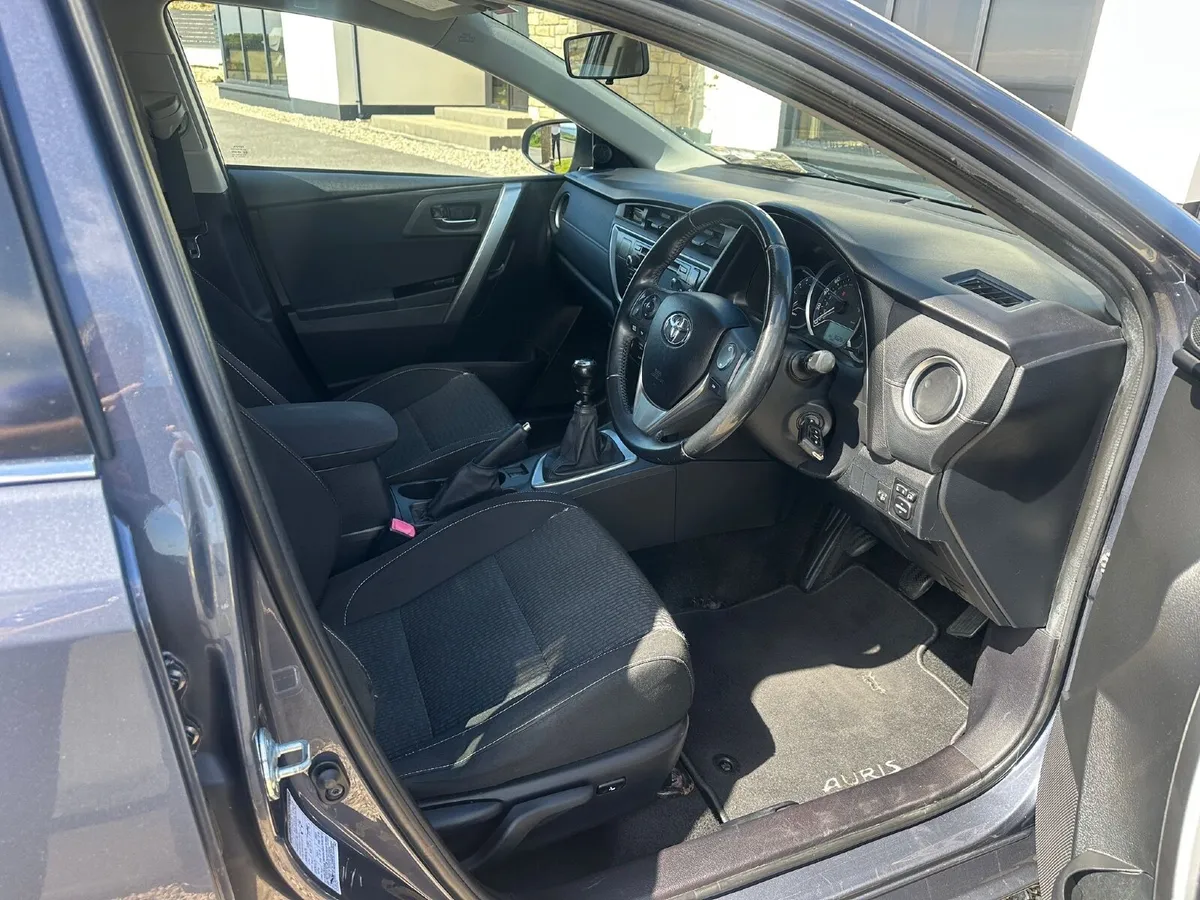 Toyota Auris 2014 - Image 4
