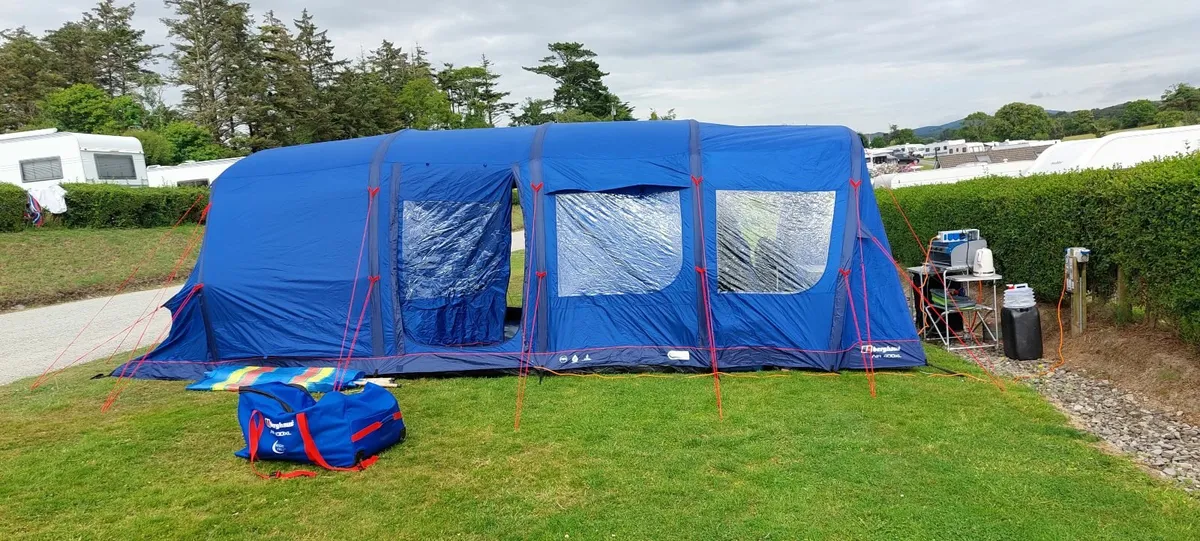Family air tent Berghaus 400 XL nighfall. - Image 1