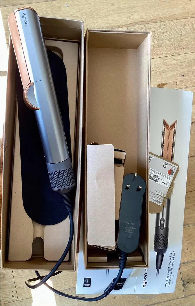 Dyson Airstrait