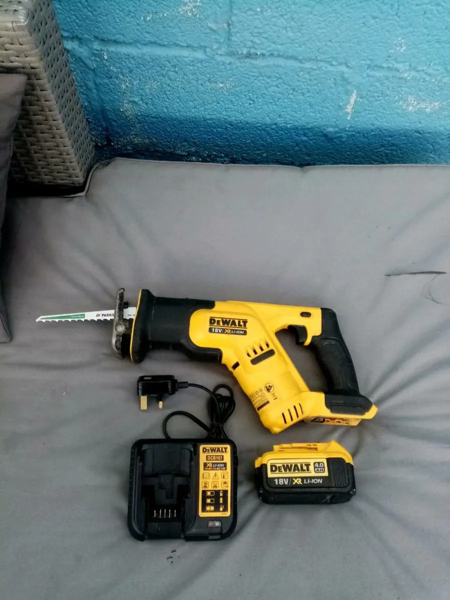Dewalt 18v XR LI-ION Battery Recipricator Saw - Image 3