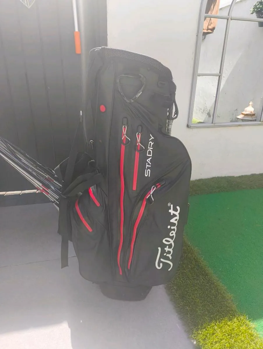 Titleist stadry waterproof standbag - Image 1