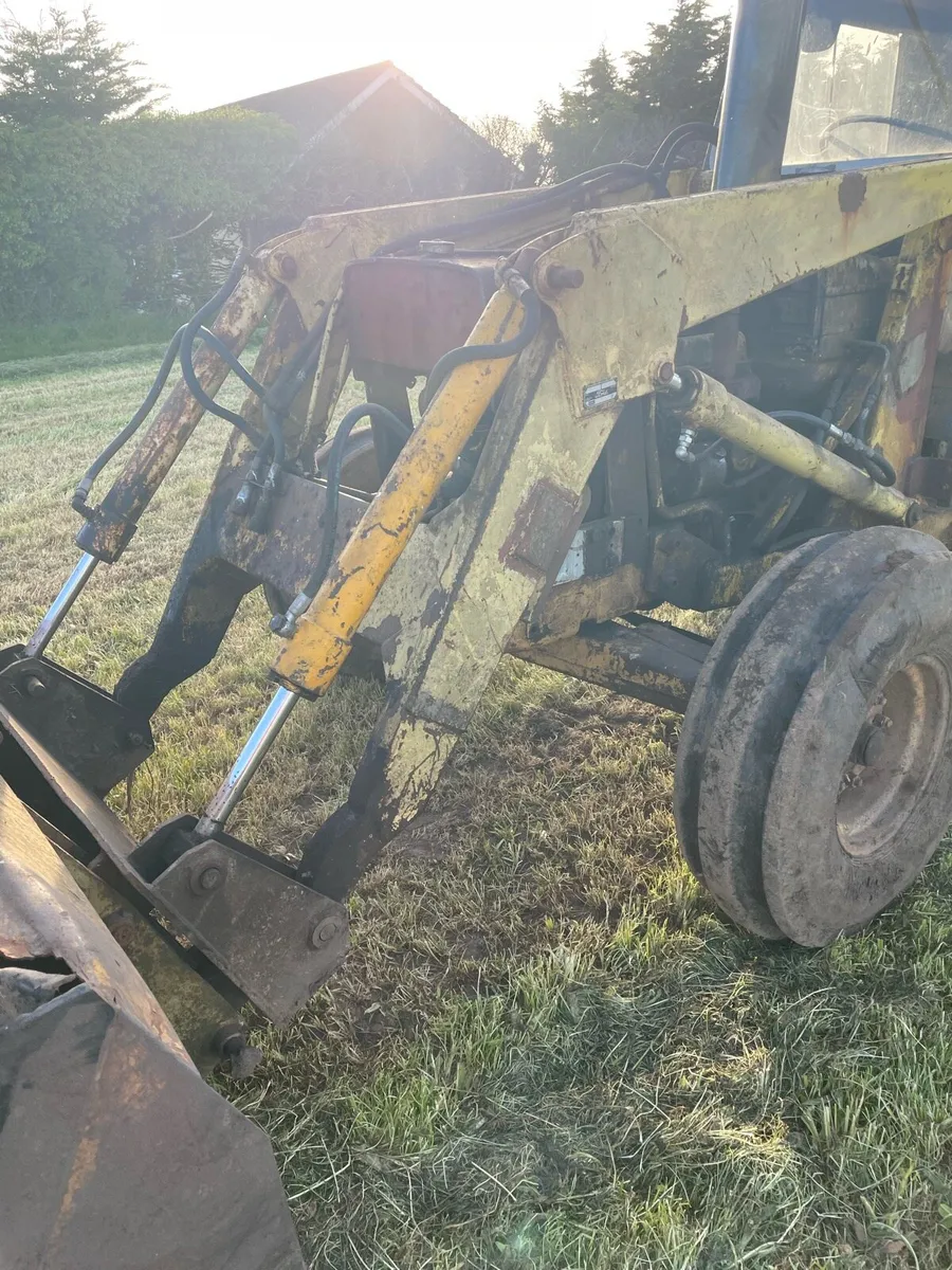 Ford loader - Image 3