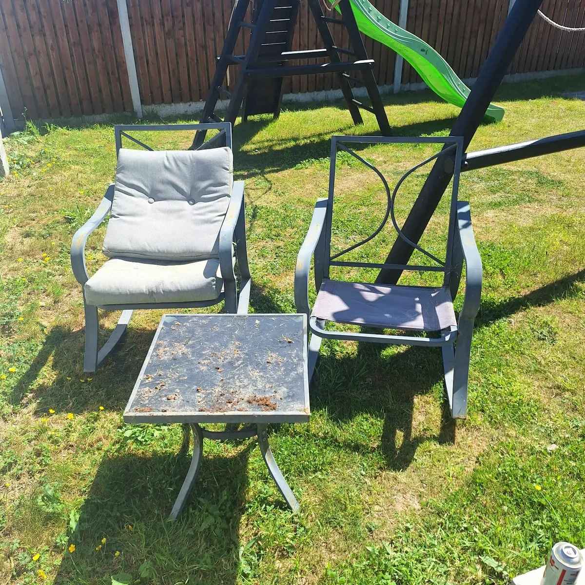 Garden chair and table (Free)