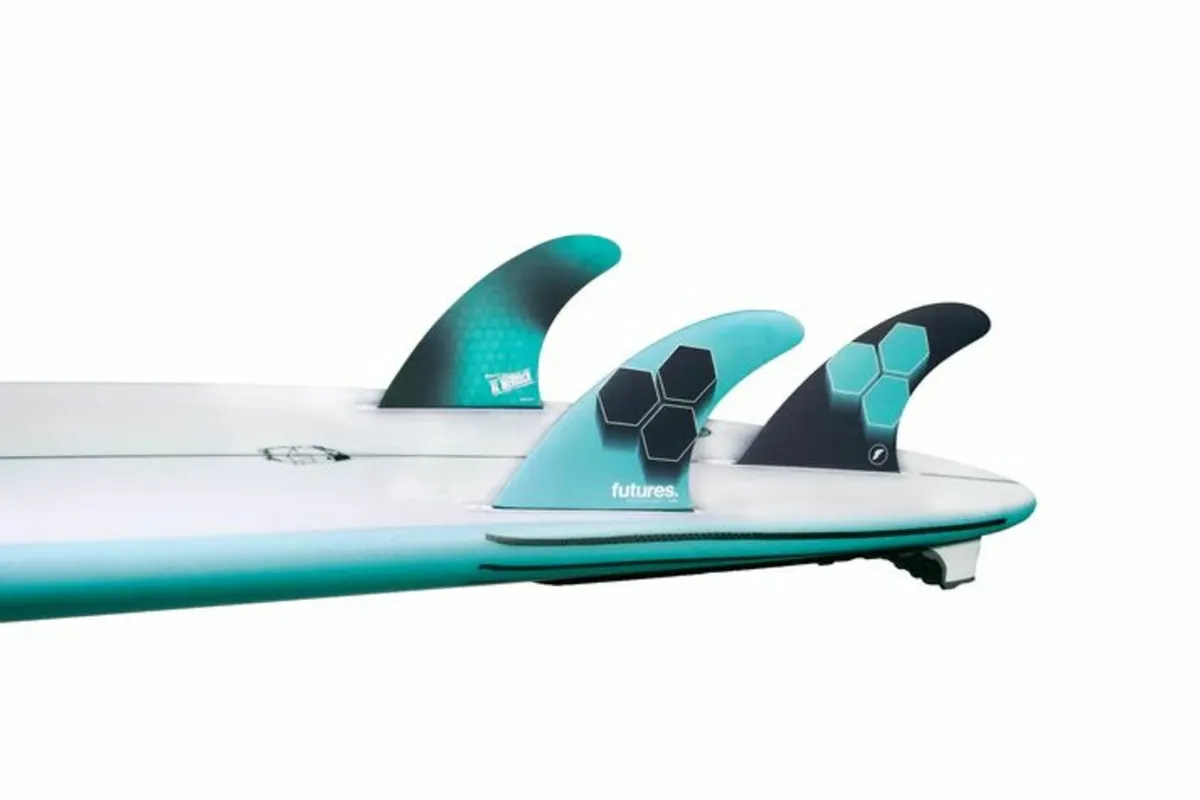 Futures Medium AM1 Honeycomb Thruster Surf Fins - Image 3