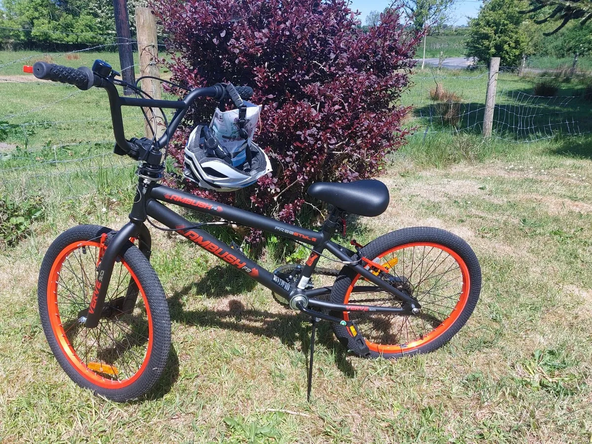 Child's bicycle - Image 1