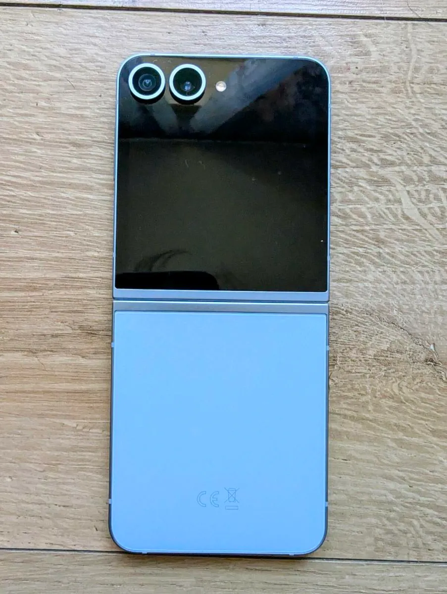 Samsung Galaxy Z Flip 6 - Image 2